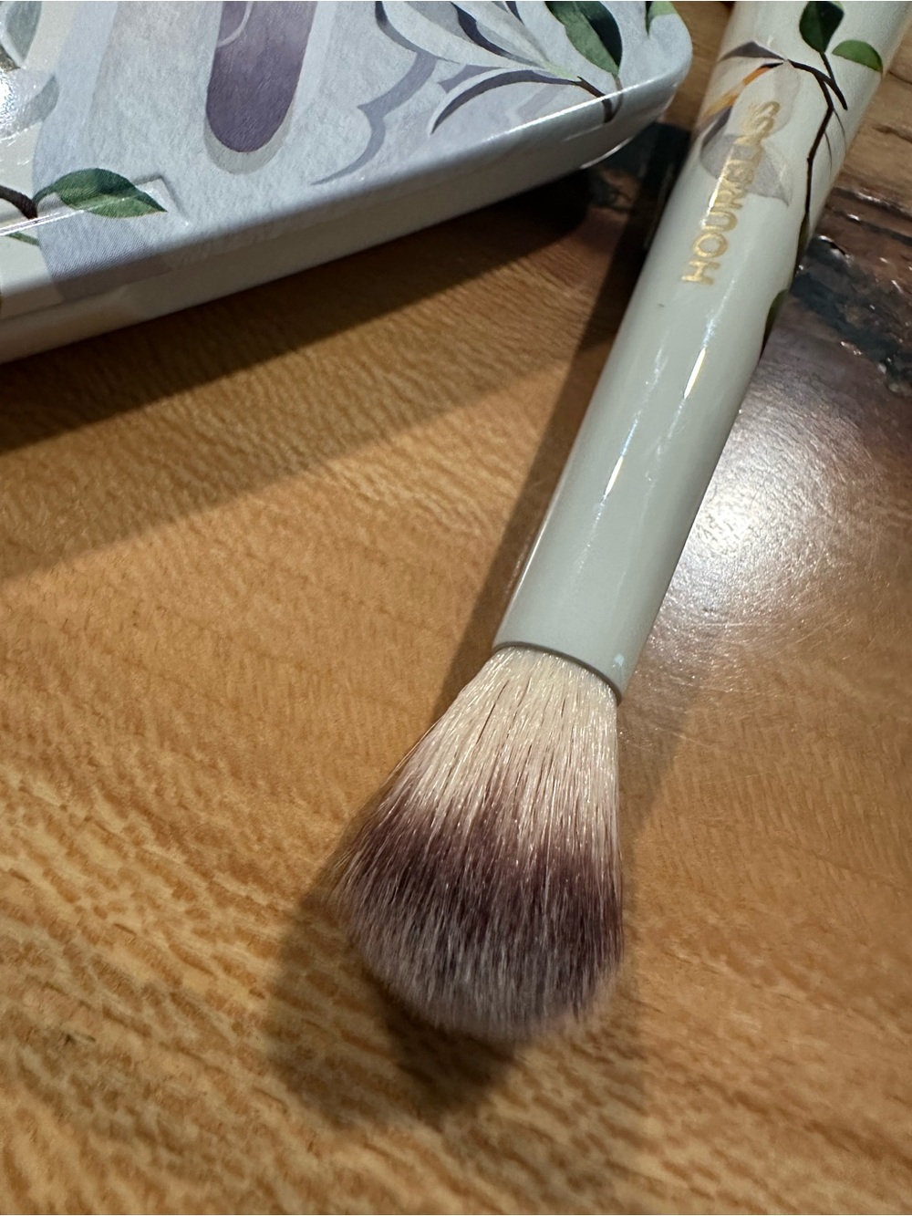 Hourglass Ambient Lighting
Edit Unlocked Swan Palette and Brush II - Picture 13 of 15
